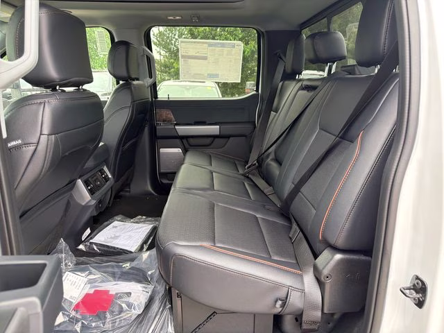 2026 Oxford White Ford Super Duty F-250 SRW Lariat 4X4 Truck