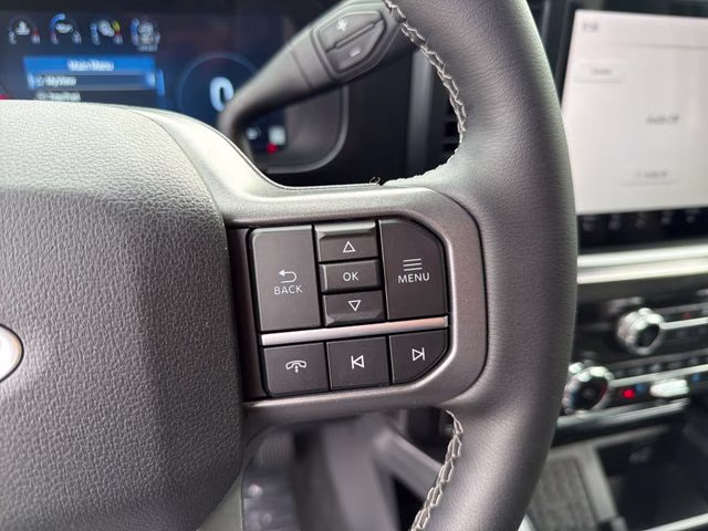 2026 Oxford White Ford Super Duty F-250 SRW Lariat 4X4 Truck