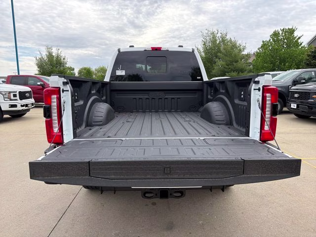 2026 Oxford White Ford Super Duty F-250 SRW Lariat 4X4 Truck