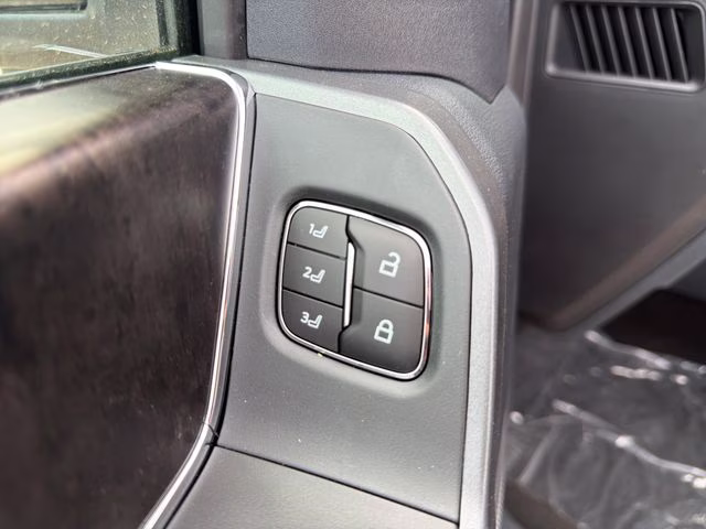 2026 Avalanche Ford Super Duty F-250 SRW Lariat 4X4 Truck