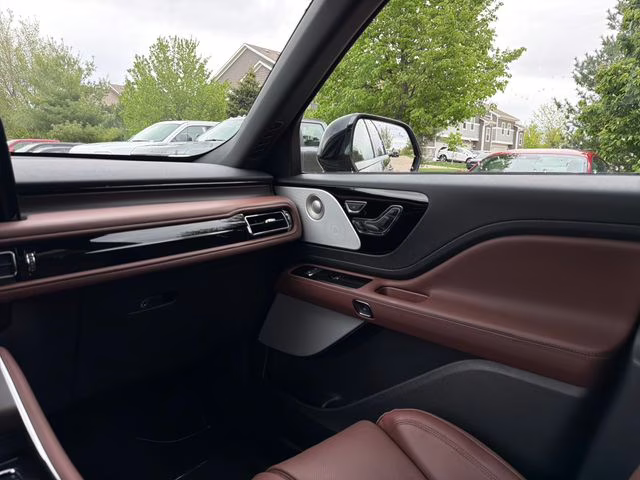 2026 Infinite Black Metallic Clearcoat Lincoln Aviator Reserve AWD SUV