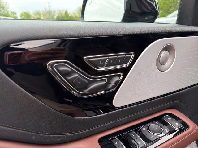 2026 Infinite Black Metallic Clearcoat Lincoln Aviator Reserve AWD SUV