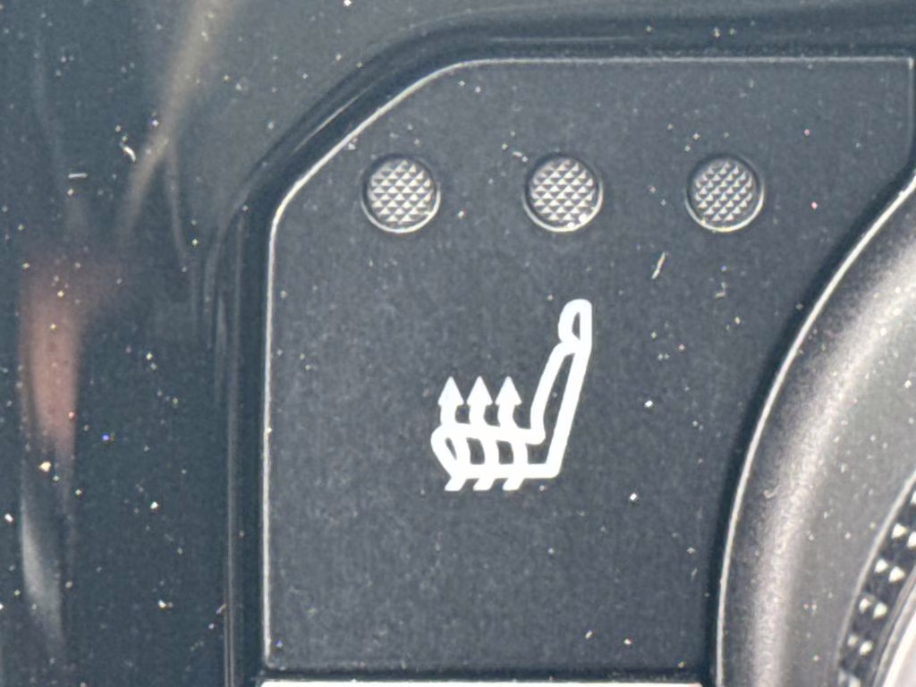 2020 Celestial Silver Metallic Toyota Highlander XLE FWD SUV