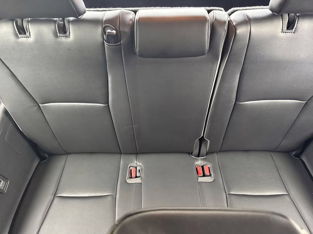 2020 Celestial Silver Metallic Toyota Highlander XLE FWD SUV