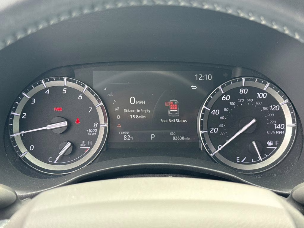 2020 Celestial Silver Metallic Toyota Highlander XLE FWD SUV