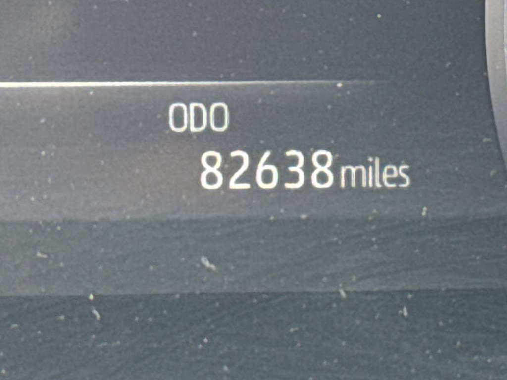 2020 Celestial Silver Metallic Toyota Highlander XLE FWD SUV