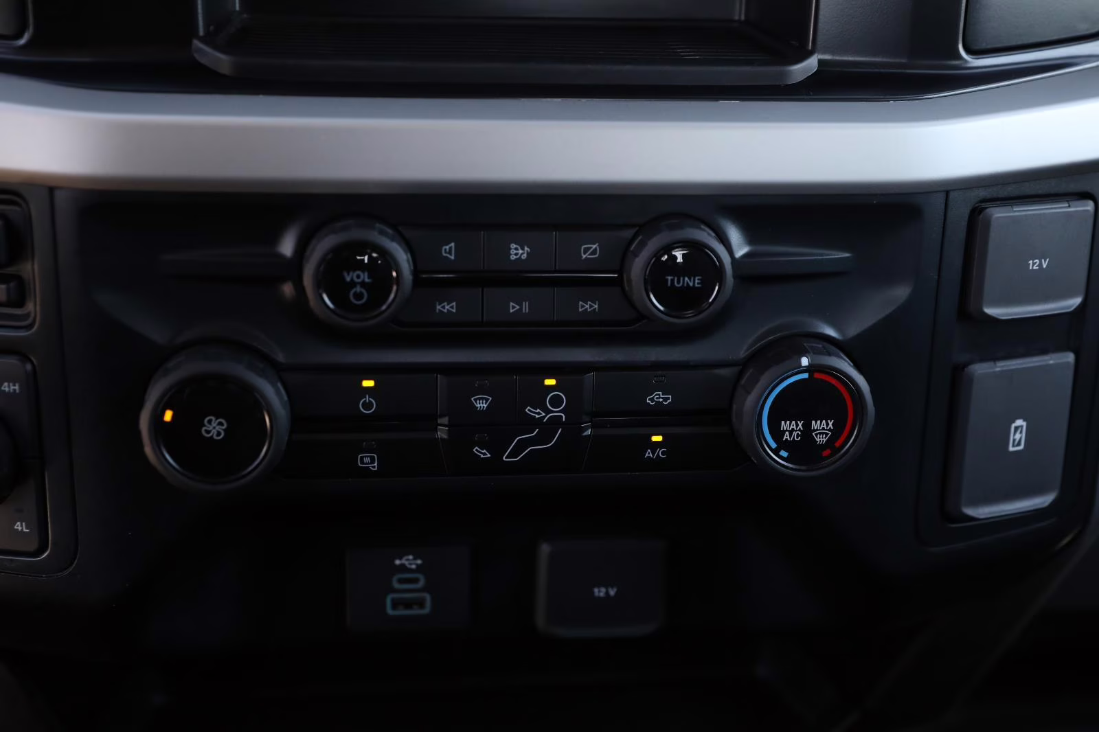 2023 Oxford White Ford Super Duty F-250 SRW XL 4X4 Truck