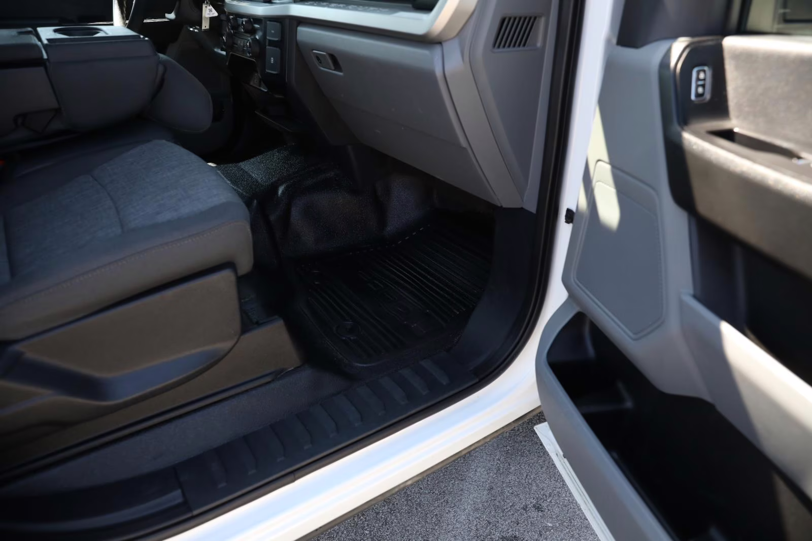 2023 Oxford White Ford Super Duty F-250 SRW XL 4X4 Truck