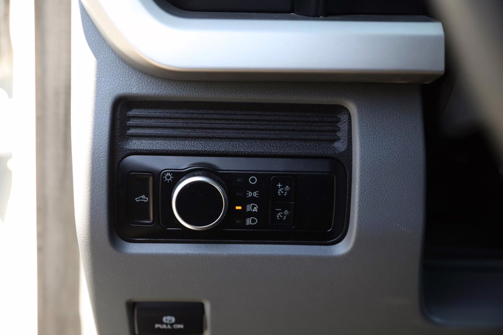 2023 Oxford White Ford Super Duty F-250 SRW XL 4X4 Truck