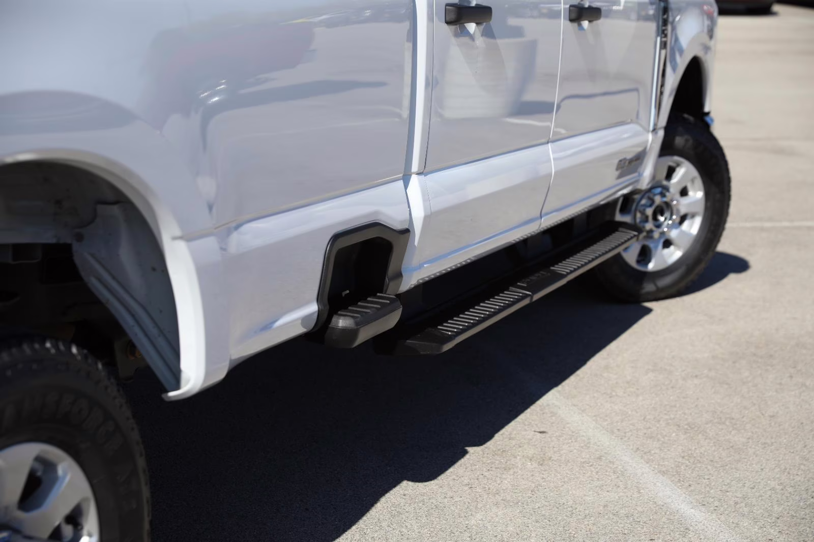 2024 Oxford White Ford Super Duty F-350 SRW XLT 4X4 Truck