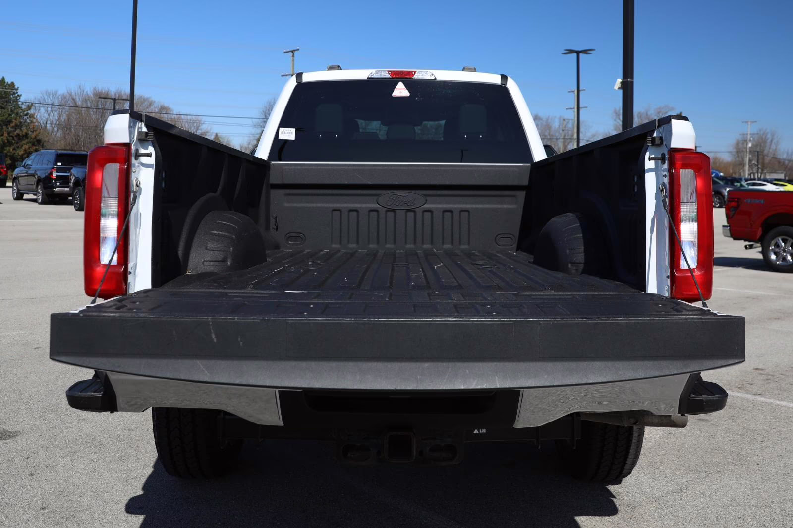 2024 Oxford White Ford Super Duty F-350 SRW XLT 4X4 Truck