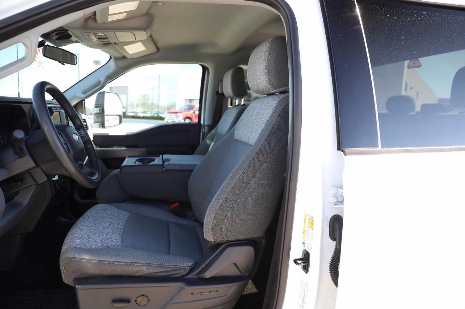 2024 Oxford White Ford Super Duty F-350 SRW XLT 4X4 Truck