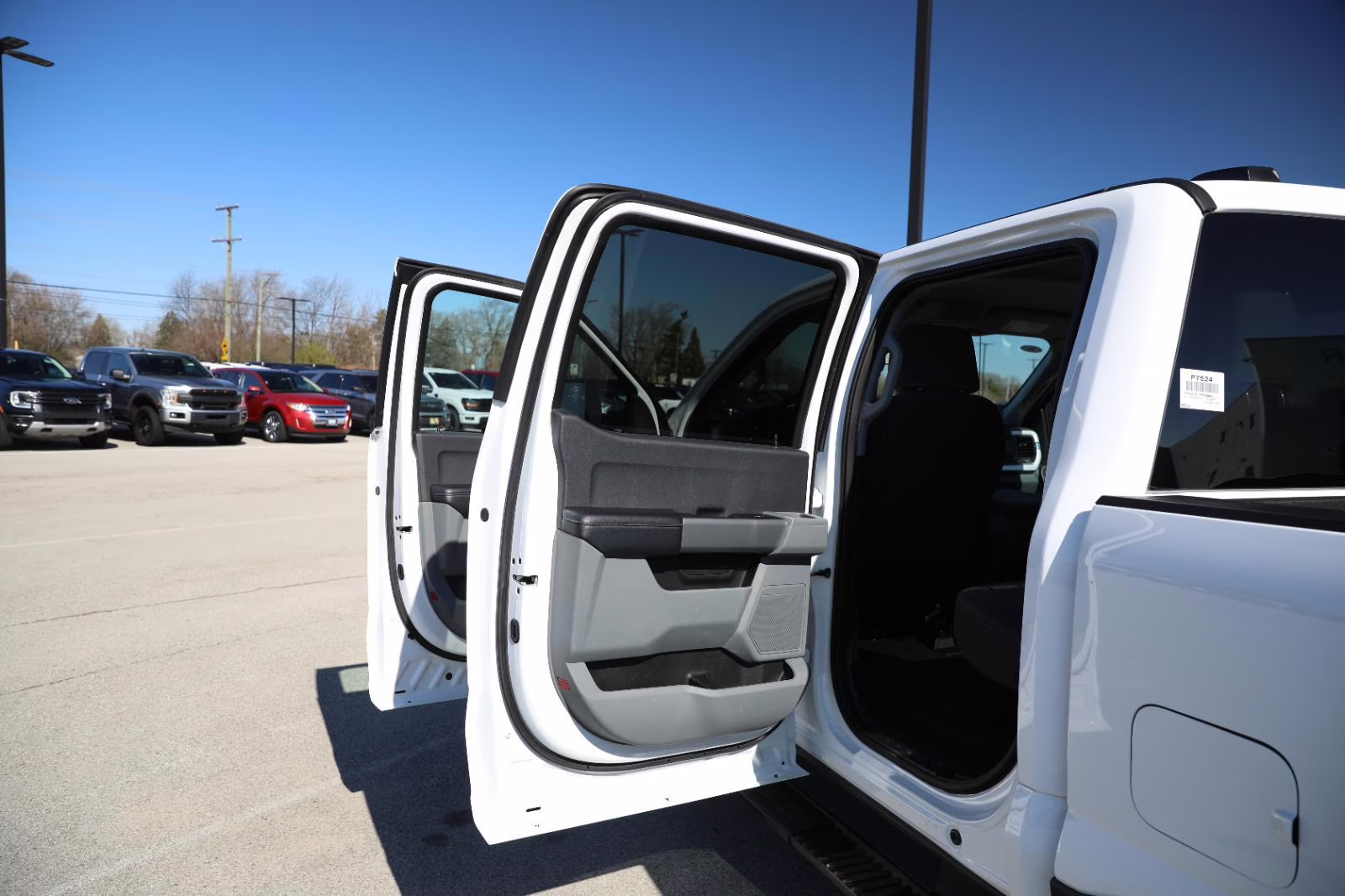 2024 Oxford White Ford Super Duty F-350 SRW XLT 4X4 Truck