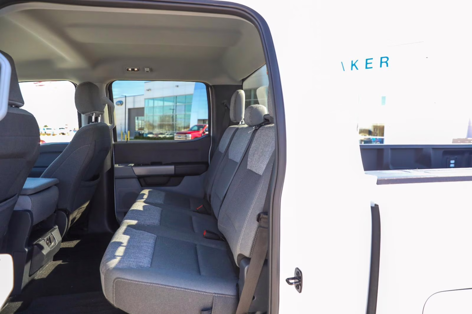 2024 Oxford White Ford Super Duty F-350 SRW XLT 4X4 Truck