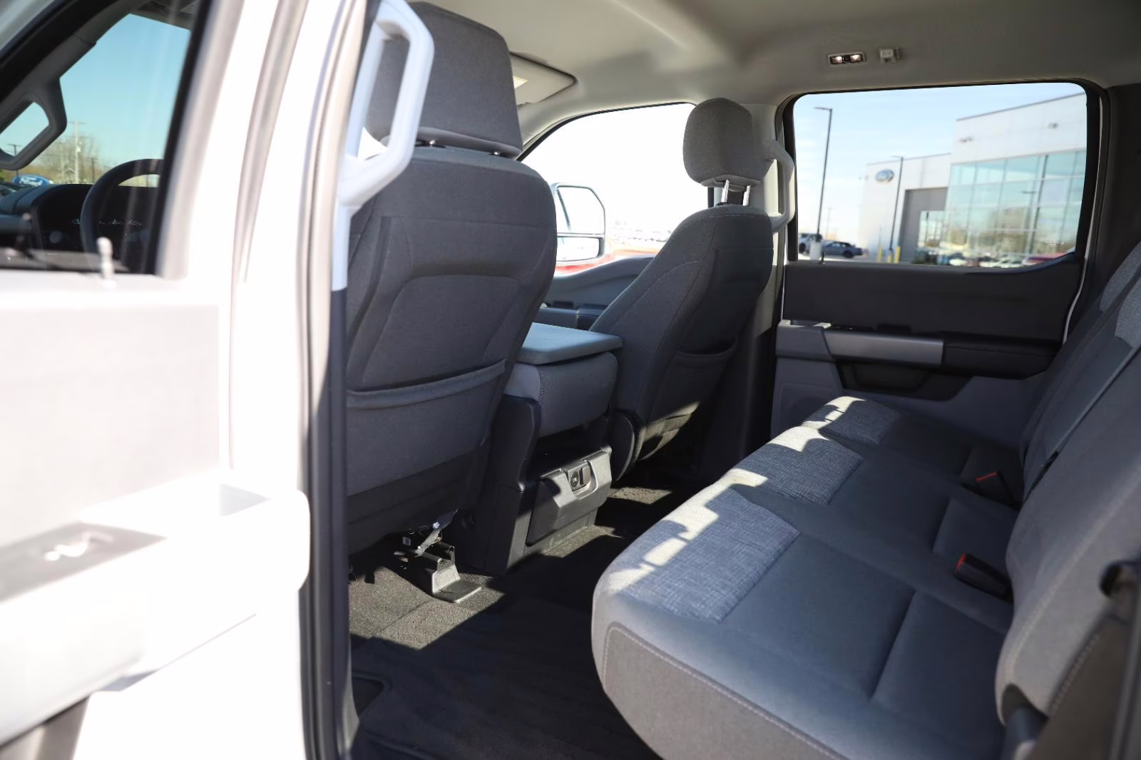 2024 Oxford White Ford Super Duty F-350 SRW XLT 4X4 Truck