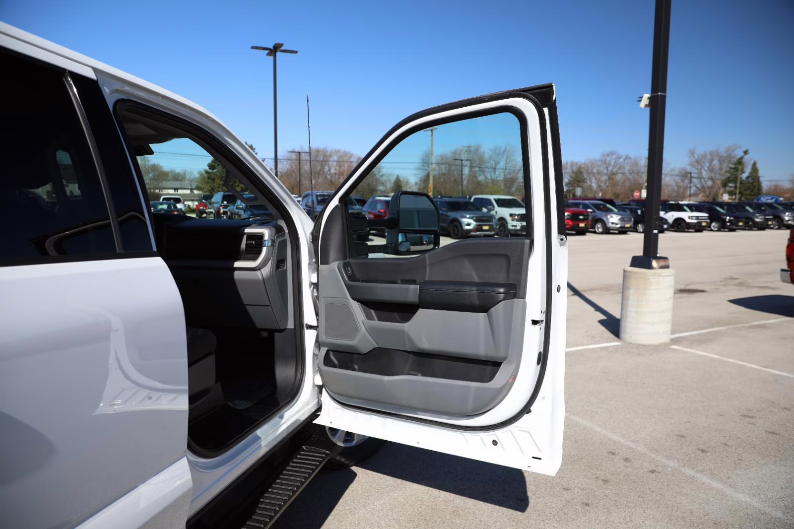 2024 Oxford White Ford Super Duty F-350 SRW XLT 4X4 Truck