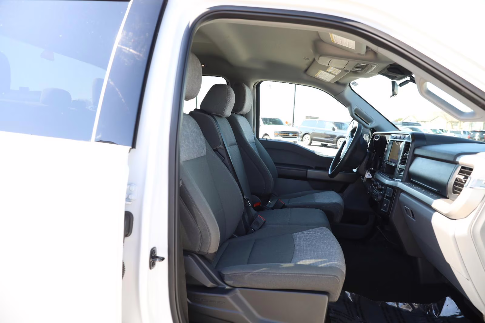 2024 Oxford White Ford Super Duty F-350 SRW XLT 4X4 Truck