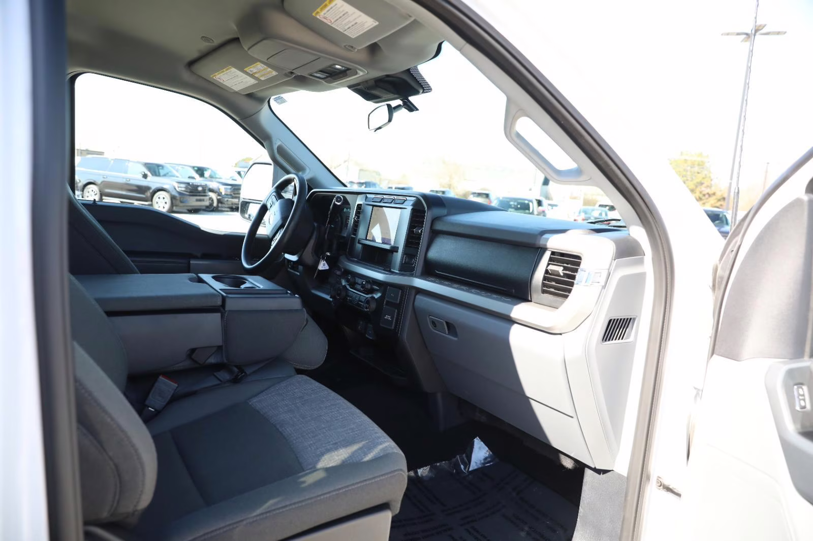 2024 Oxford White Ford Super Duty F-350 SRW XLT 4X4 Truck