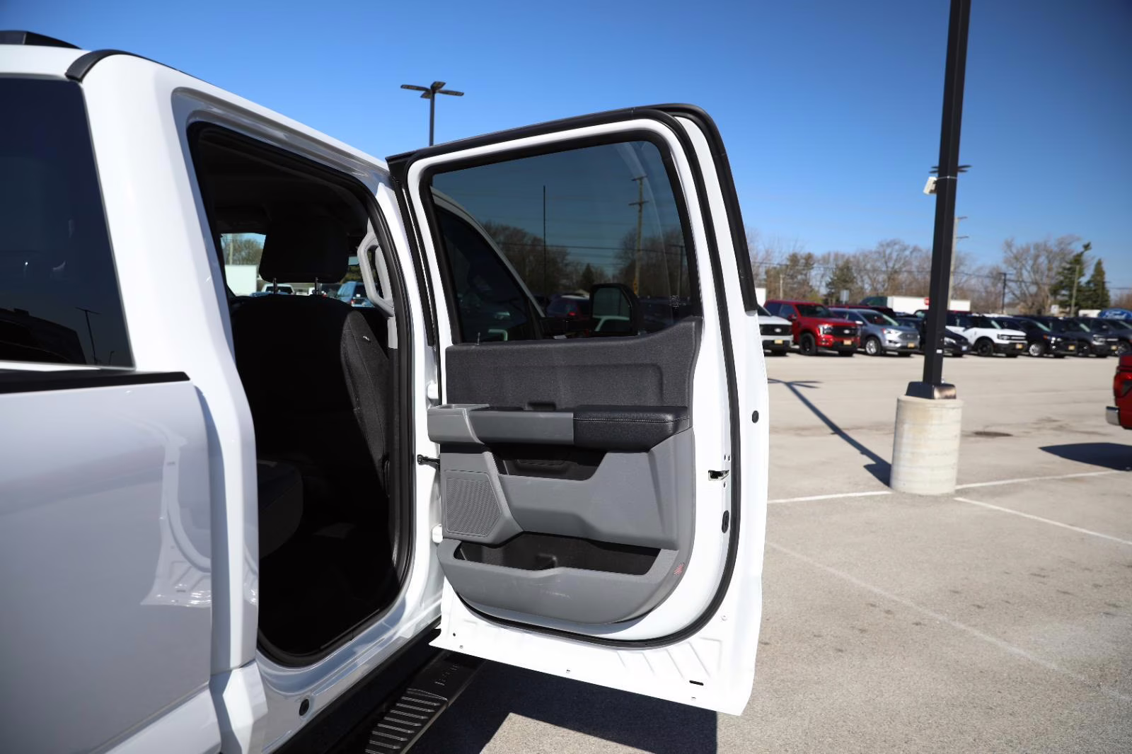 2024 Oxford White Ford Super Duty F-350 SRW XLT 4X4 Truck