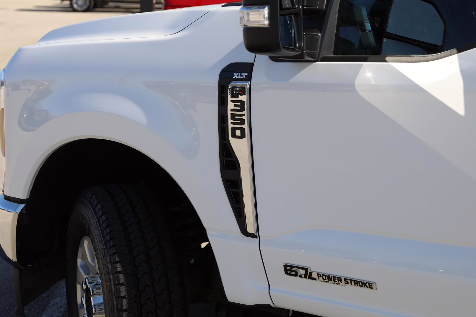 2024 Oxford White Ford Super Duty F-350 SRW XLT 4X4 Truck