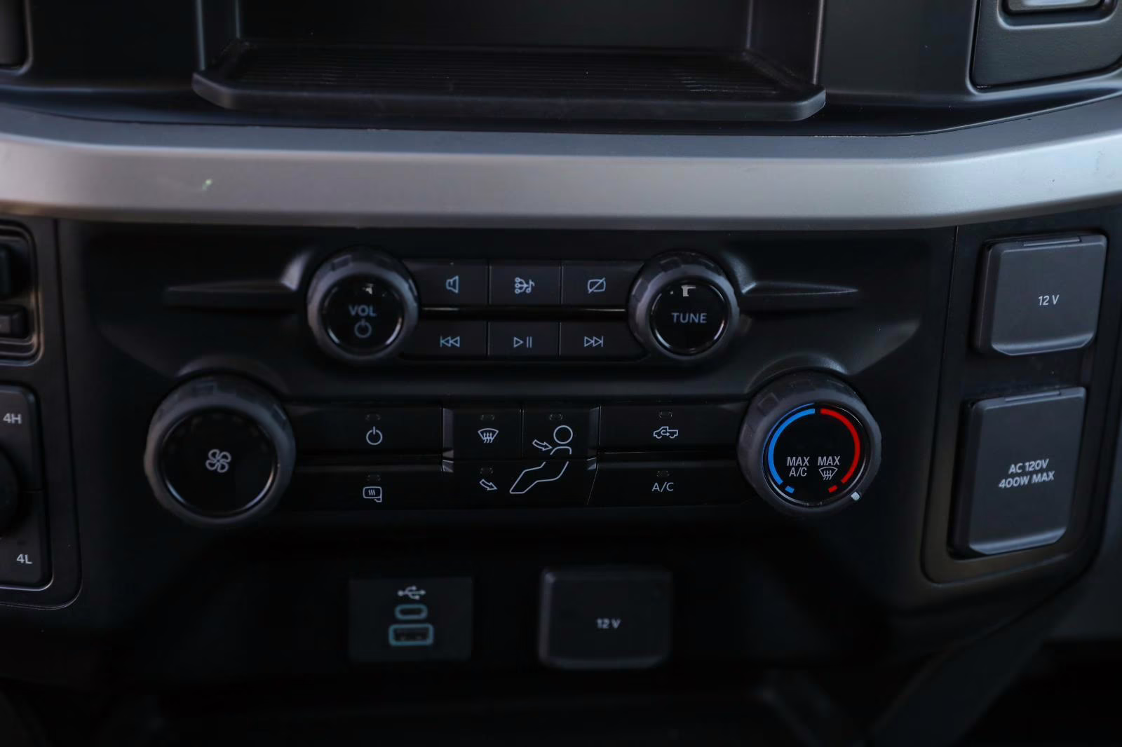 2024 Oxford White Ford Super Duty F-350 SRW XLT 4X4 Truck