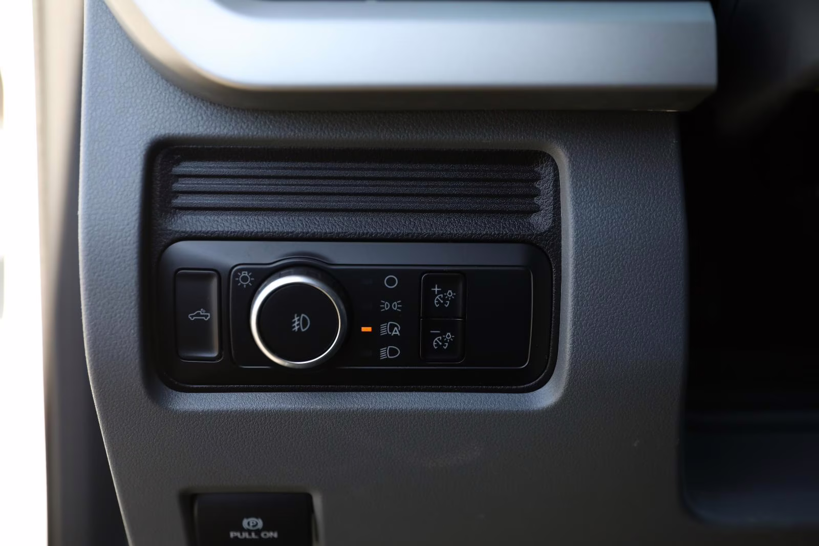 2024 Oxford White Ford Super Duty F-350 SRW XLT 4X4 Truck