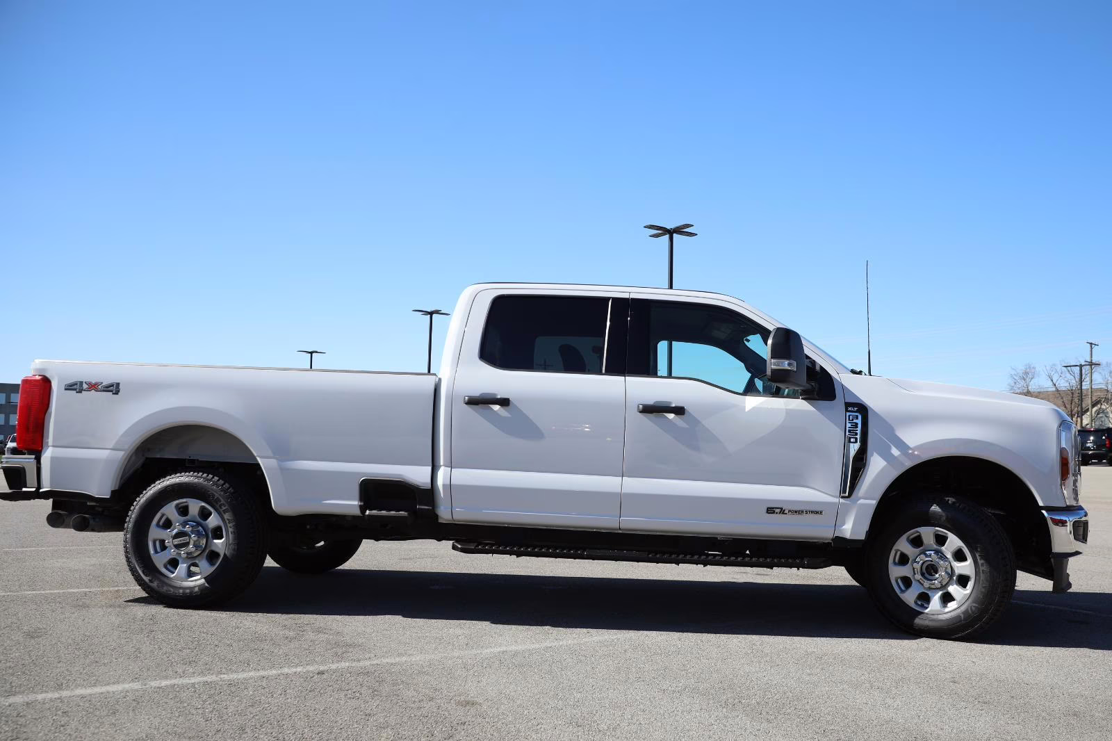 2024 Oxford White Ford Super Duty F-350 SRW XLT 4X4 Truck