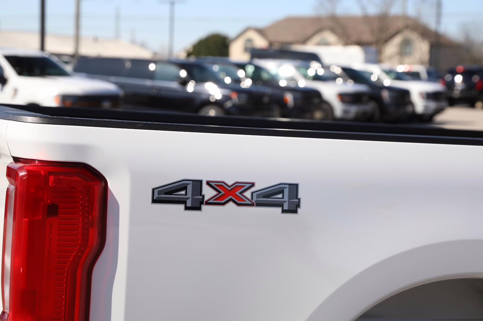 2024 Oxford White Ford Super Duty F-350 SRW XLT 4X4 Truck