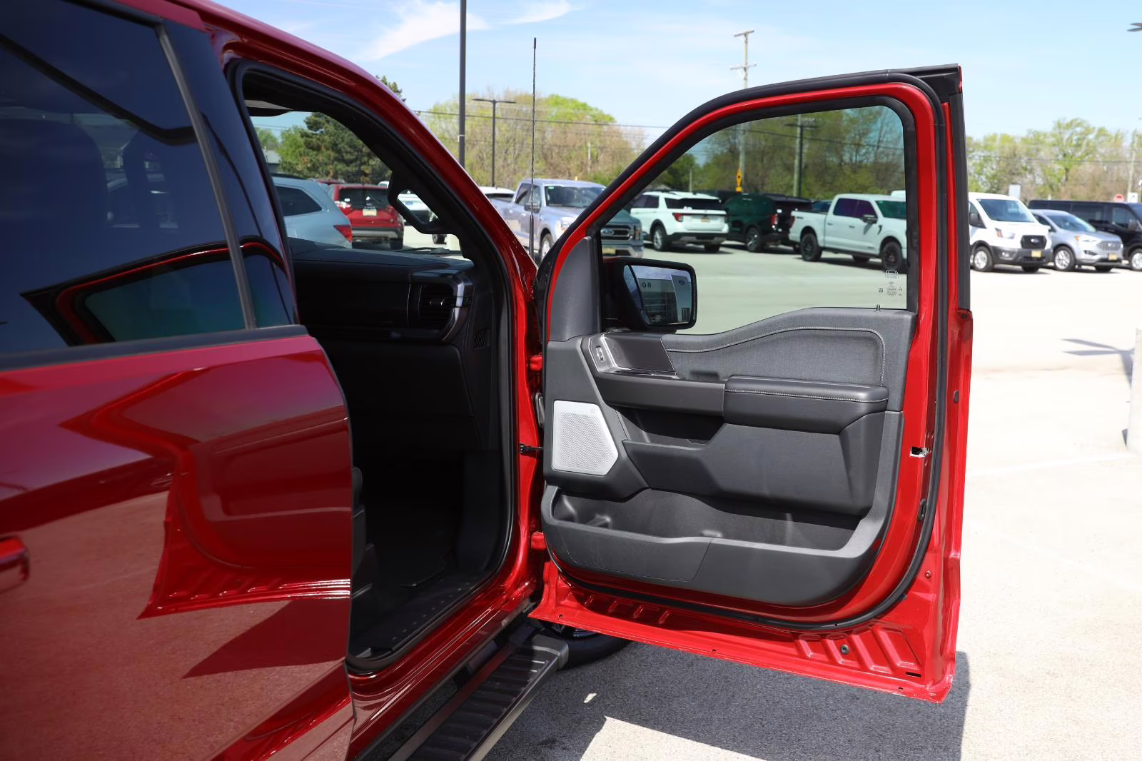 2025 Rapid Red Metallic Tinted Clearcoat Ford F-150 LARIAT 4X4 Truck