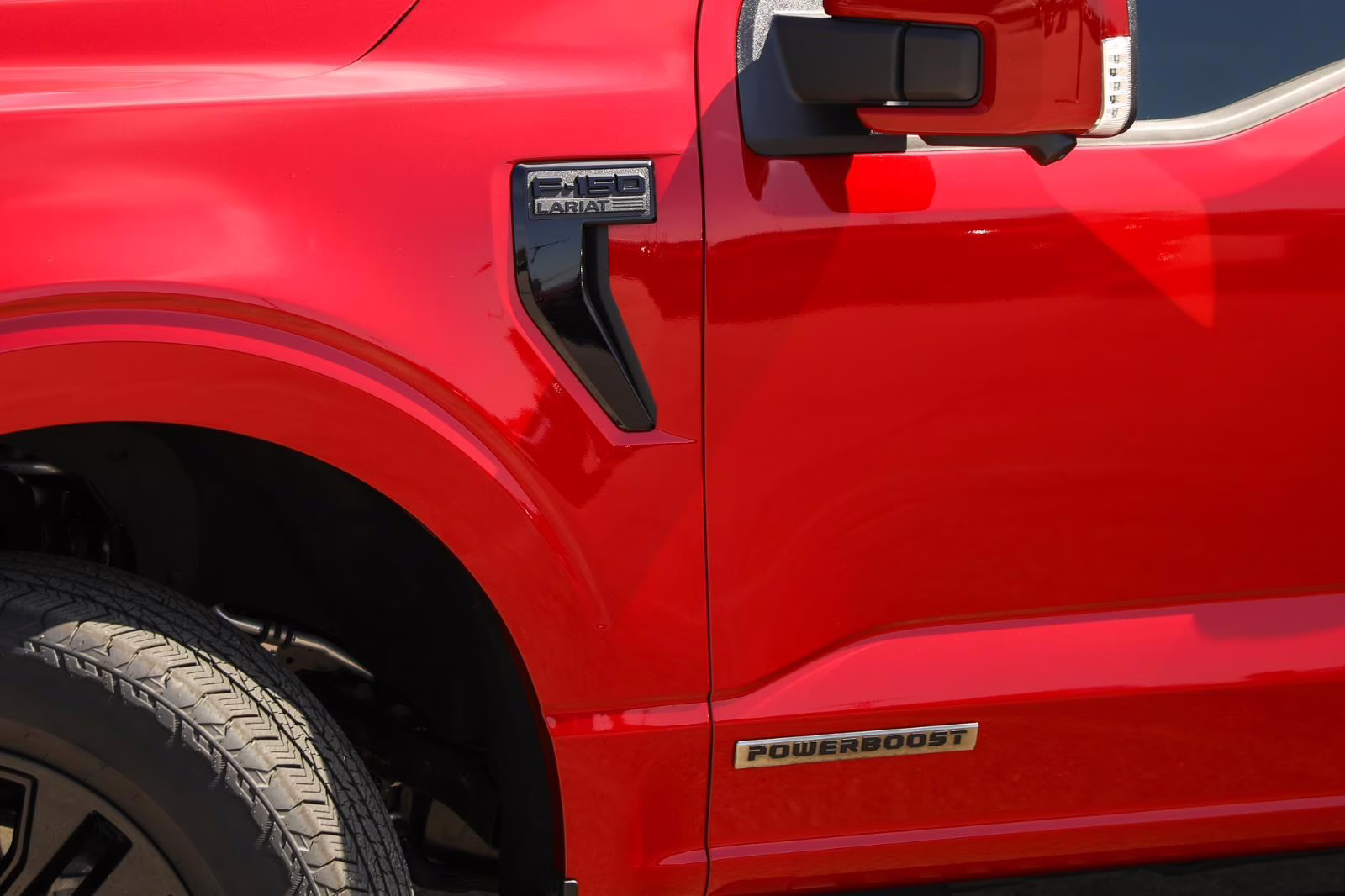 2025 Rapid Red Metallic Tinted Clearcoat Ford F-150 LARIAT 4X4 Truck