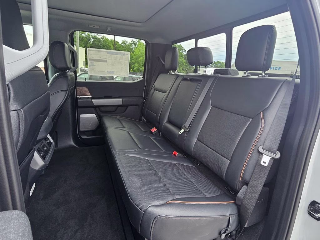 2026 Avalanche Ford Super Duty F-350 SRW Lariat 4X4 Truck