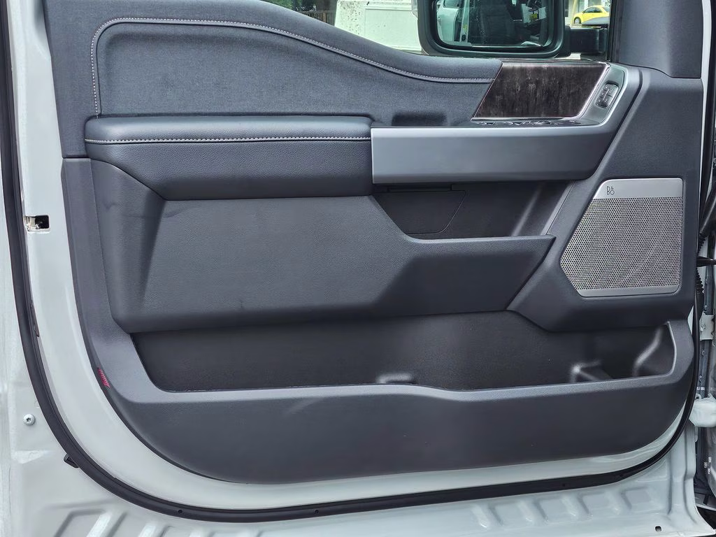 2026 Avalanche Ford Super Duty F-350 SRW Lariat 4X4 Truck