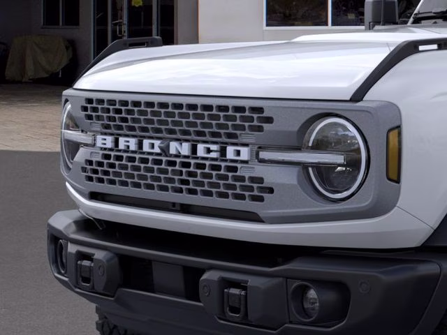 2026 Oxford White Ford Bronco Badlands 4X4 SUV