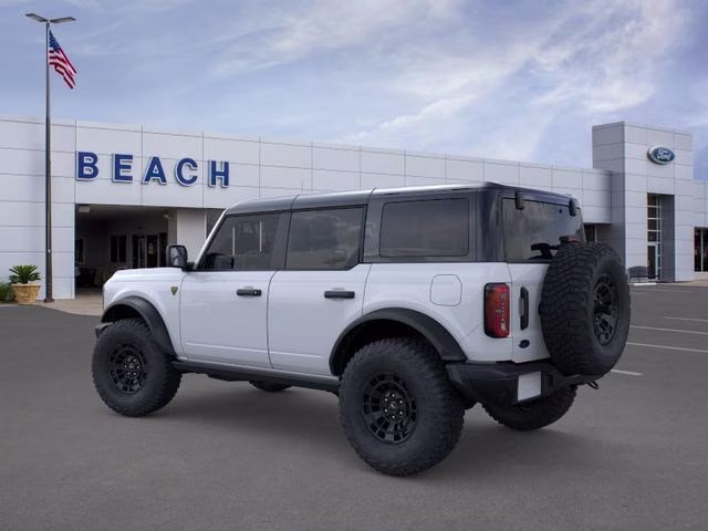 2026 Oxford White Ford Bronco Badlands 4X4 SUV