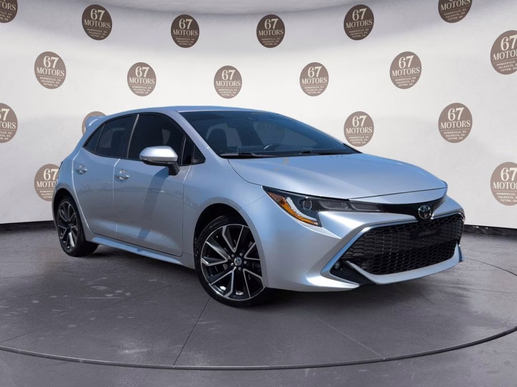 2021 Classic Silver Metallic Toyota Corolla Hatchback XSE FWD Hatchback