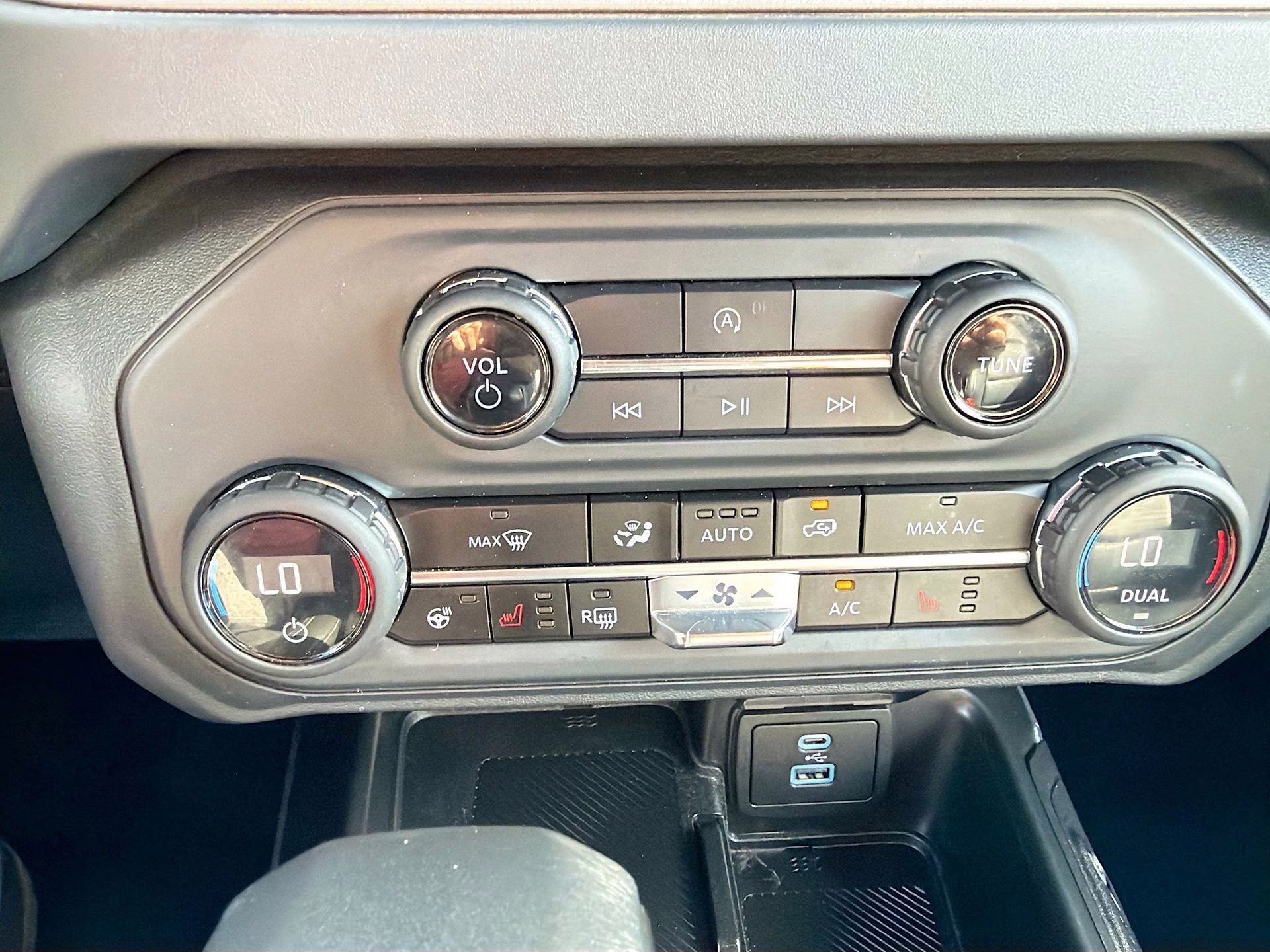 2025 Azure Gray Met Tri-Coat Ford Bronco Outer Banks 4X4 SUV