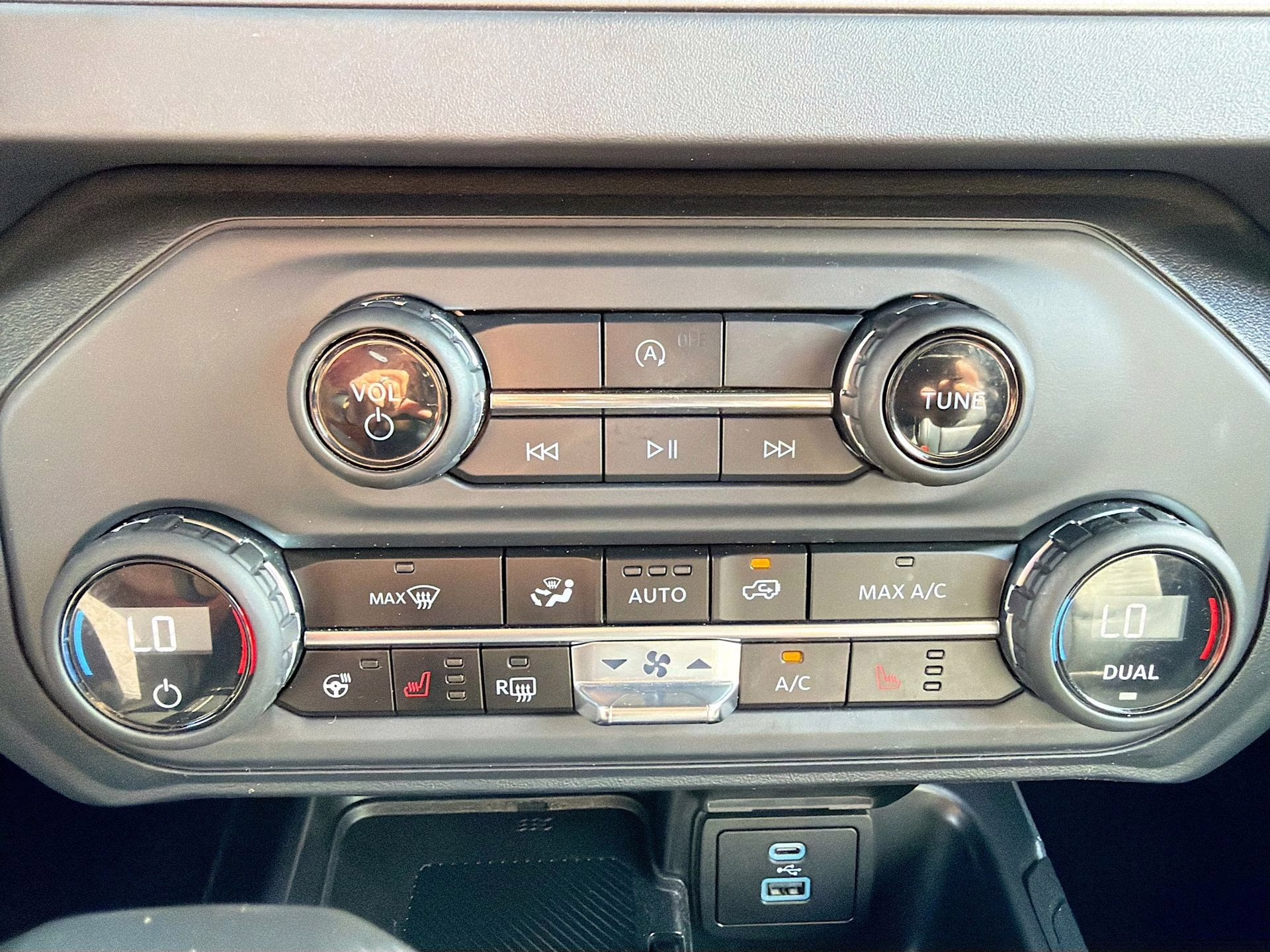 2025 Azure Gray Met Tri-Coat Ford Bronco Outer Banks 4X4 SUV