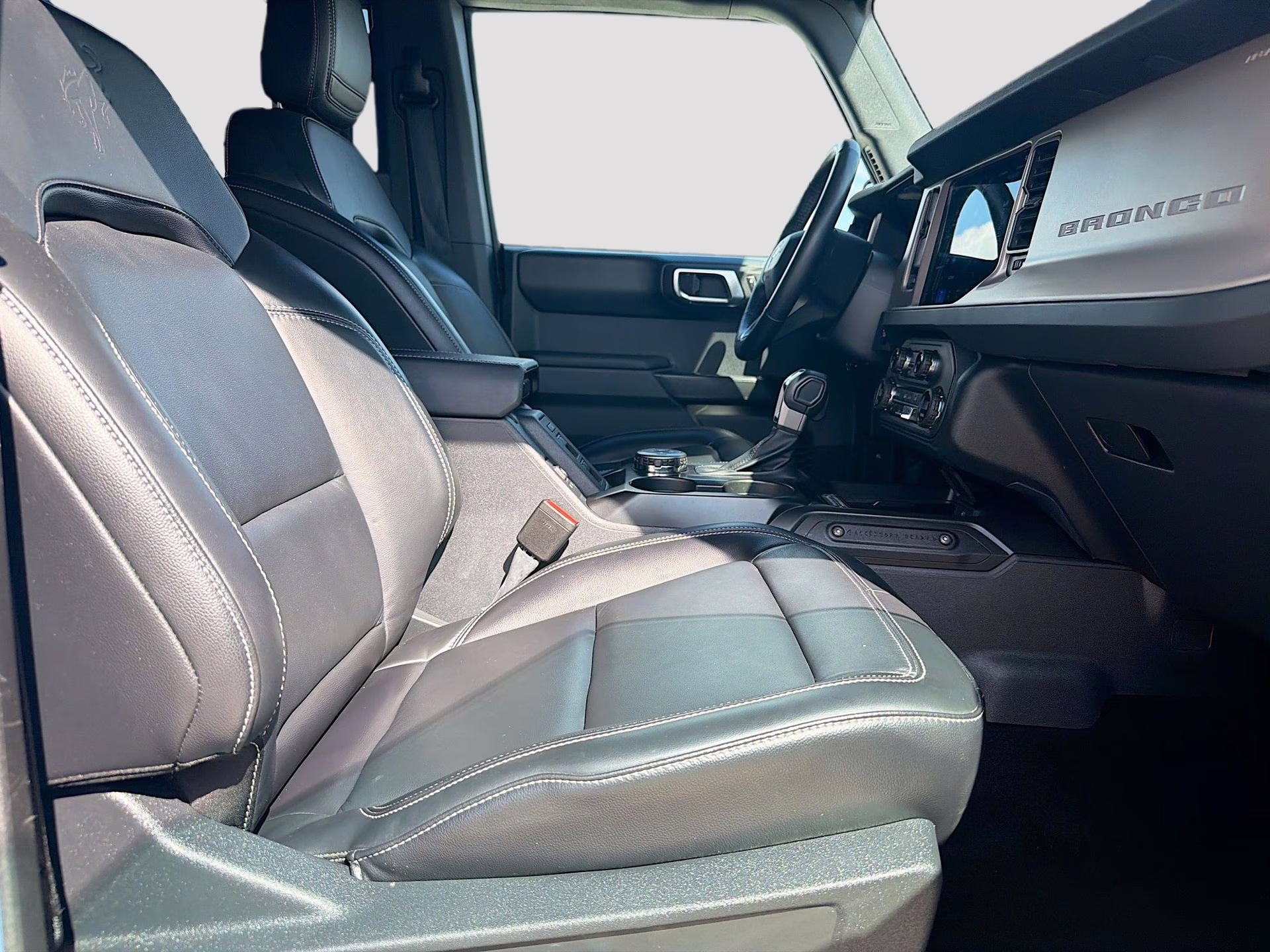 2025 Azure Gray Met Tri-Coat Ford Bronco Outer Banks 4X4 SUV