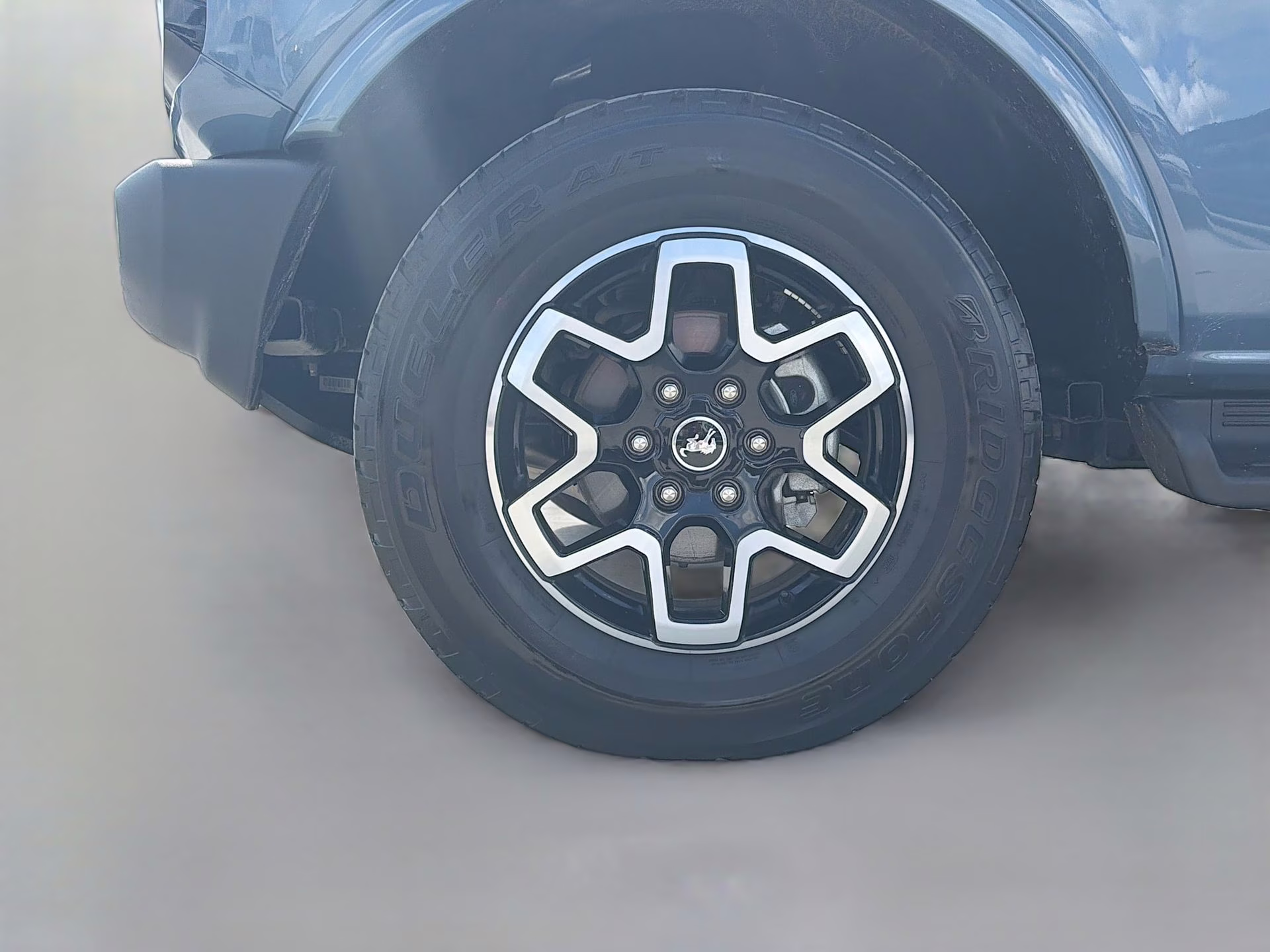 2025 Azure Gray Met Tri-Coat Ford Bronco Outer Banks 4X4 SUV