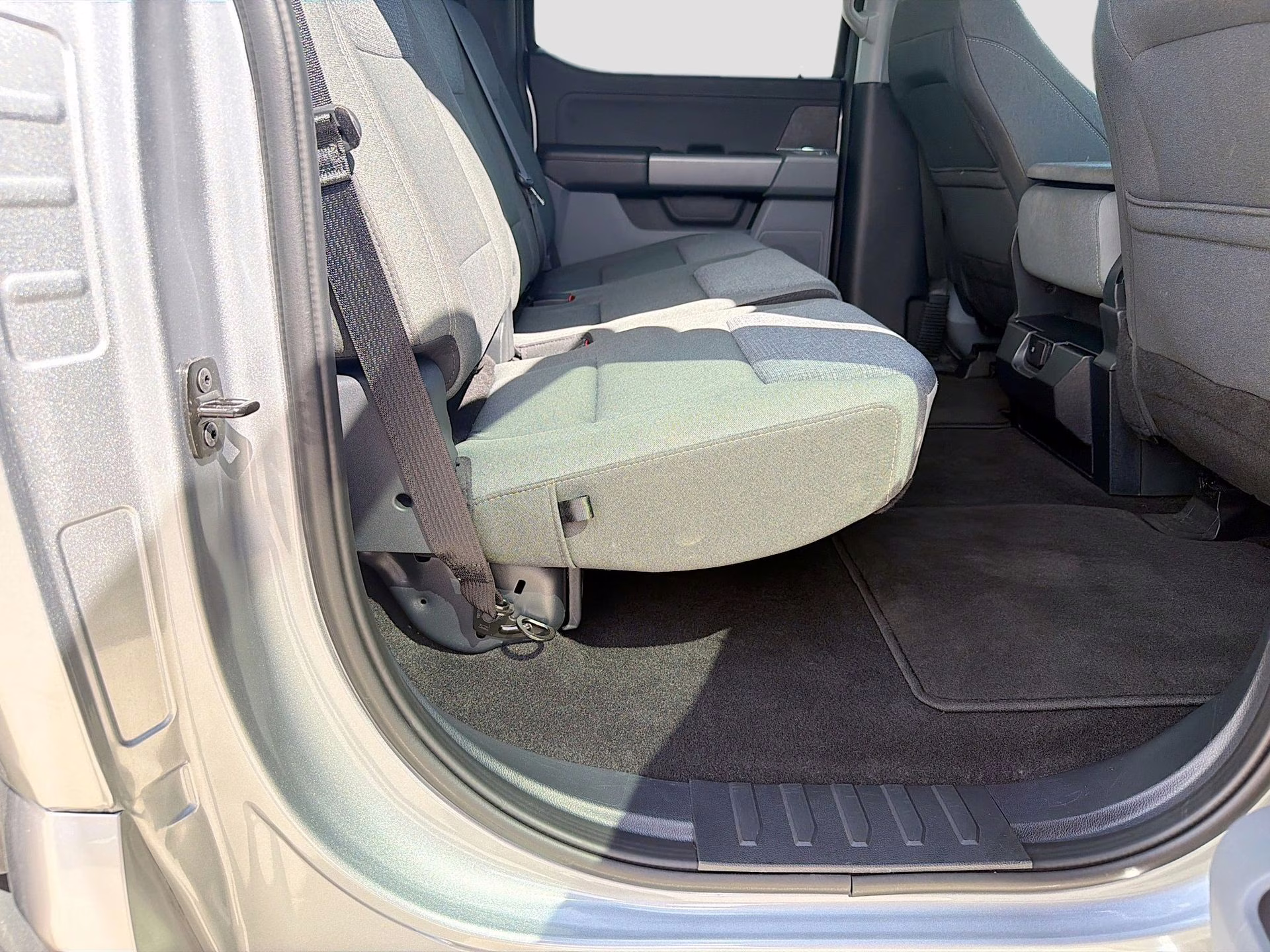 2025 Iconic Silver Metallic Ford F-150 XLT 4X4 Truck