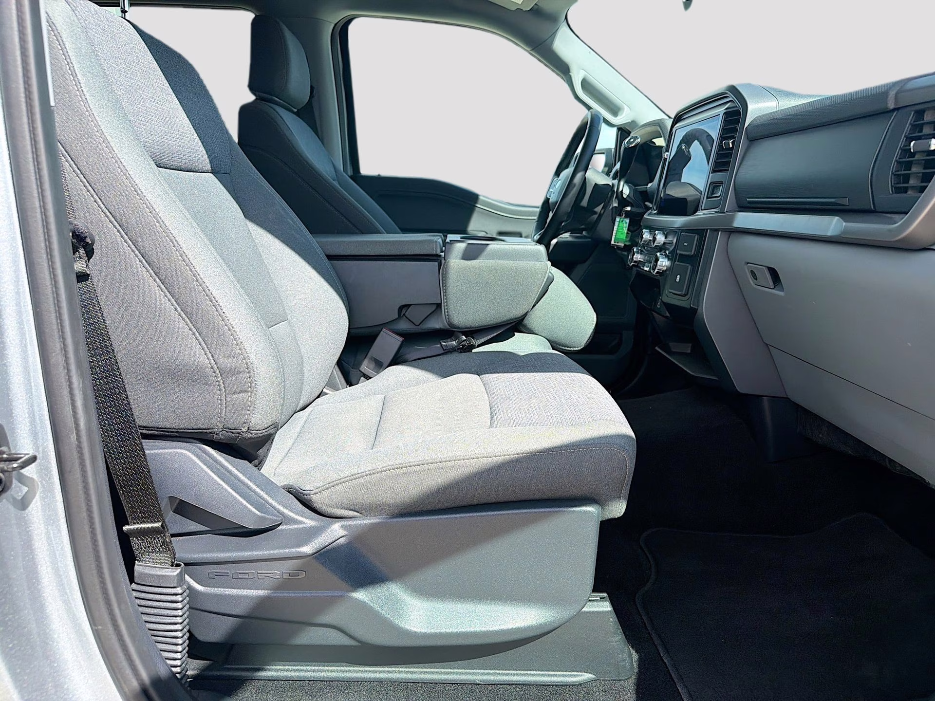 2025 Iconic Silver Metallic Ford F-150 XLT 4X4 Truck