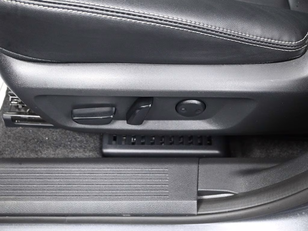 2025 Gun Metallic Nissan Rogue SL FWD SUV