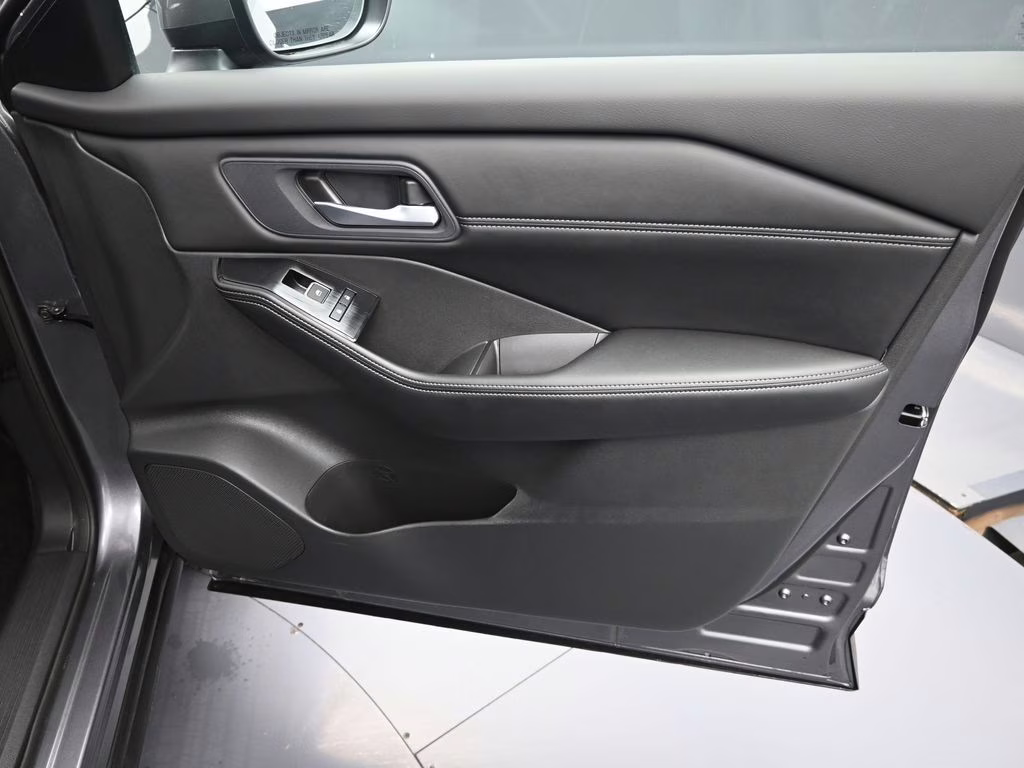 2025 Gun Metallic Nissan Rogue SL FWD SUV