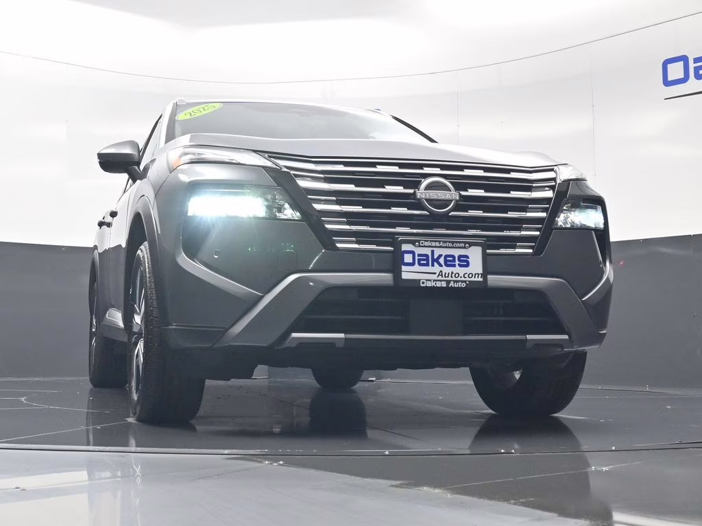 2025 Gun Metallic Nissan Rogue SL FWD SUV