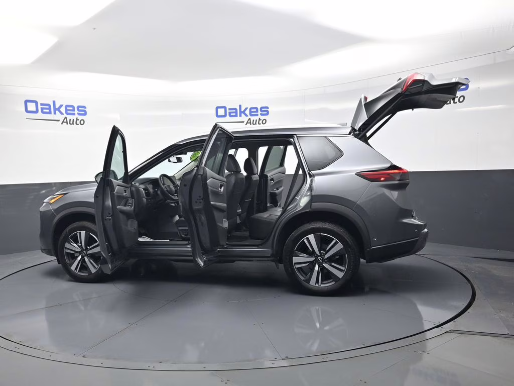 2025 Gun Metallic Nissan Rogue SL FWD SUV