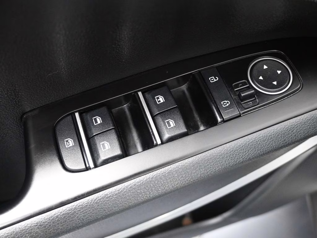 2023 Snow White Pearl Kia Soul LX FWD Hatchback