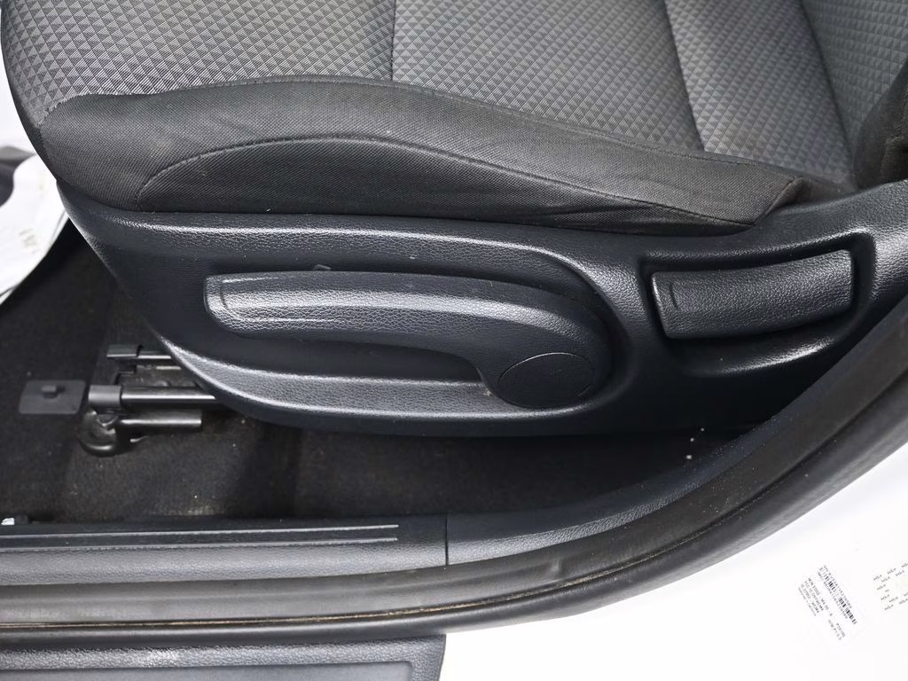 2023 Snow White Pearl Kia Soul LX FWD Hatchback