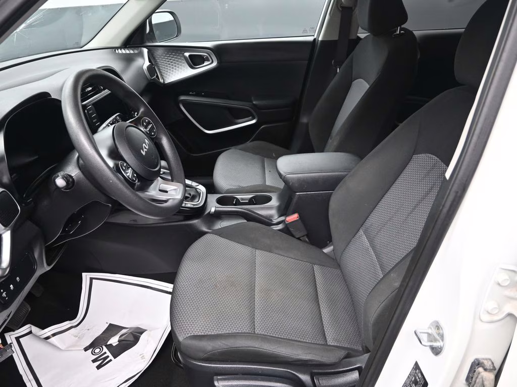 2023 Snow White Pearl Kia Soul LX FWD Hatchback