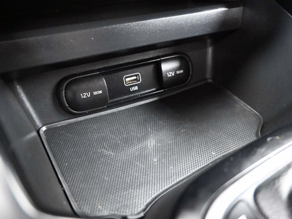 2023 Snow White Pearl Kia Soul LX FWD Hatchback