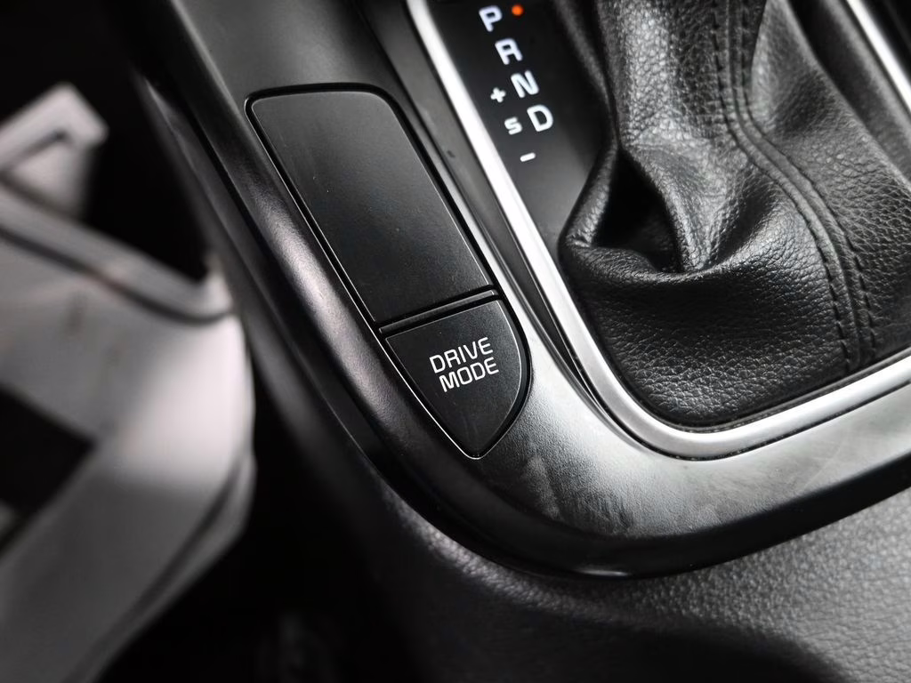 2023 Snow White Pearl Kia Soul LX FWD Hatchback